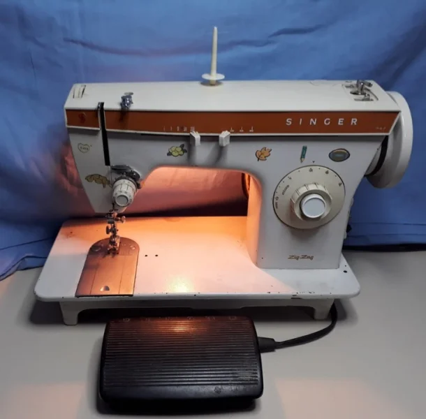 Máquina de Costura Singer Zig-zag 247